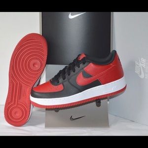 Nike Air Force 1 sz 7 Bred